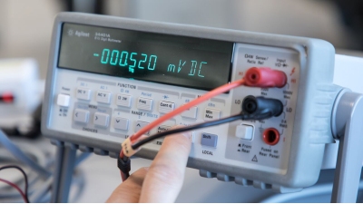 Comprobación del correcto funcionamiento de una célula de carga – Prueba con multímetro digital