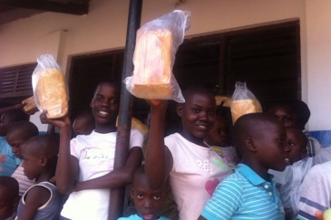 2014: Construction of a large wood-fired oven for baking products intended both for internal consumption by the children and for sale on the local market.